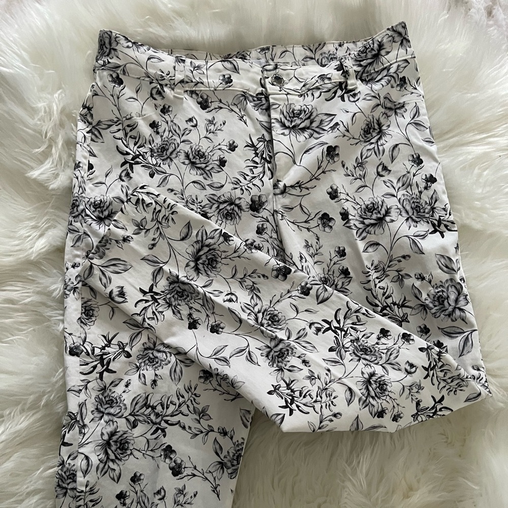 Calvin Klein super cute printed pants